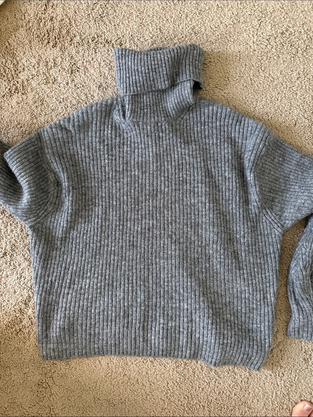 Grey sweater M